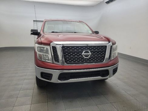 Used 2018 Nissan Titan SV image 14