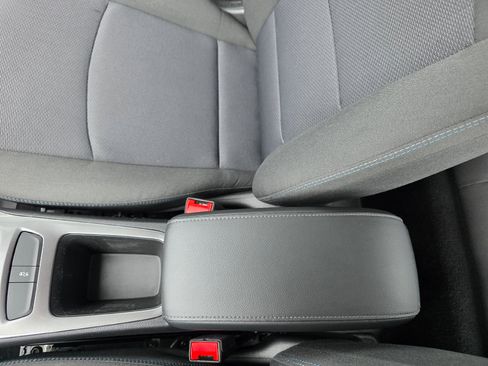 Used 2018 Chevrolet Cruze LT w/ Convenience Package image 18