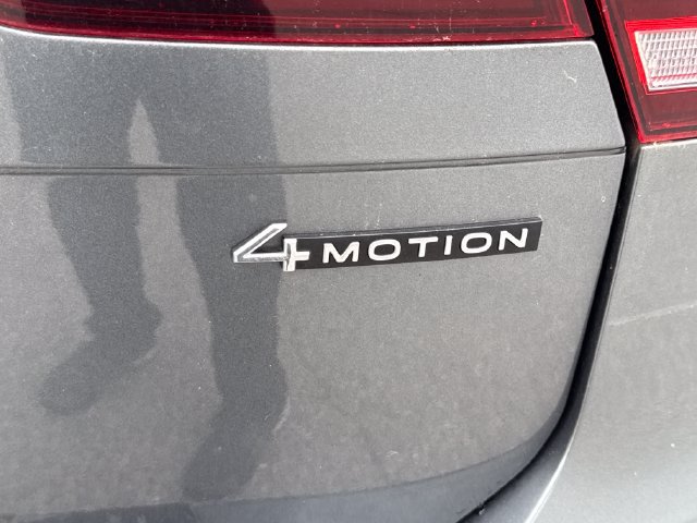 Certified 2023 Volkswagen Tiguan SE R-Line AWD/4WD image 17