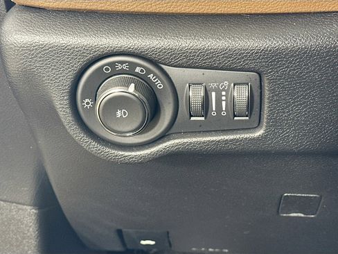 Used 2017 Chrysler Pacifica Limited FWD image 10