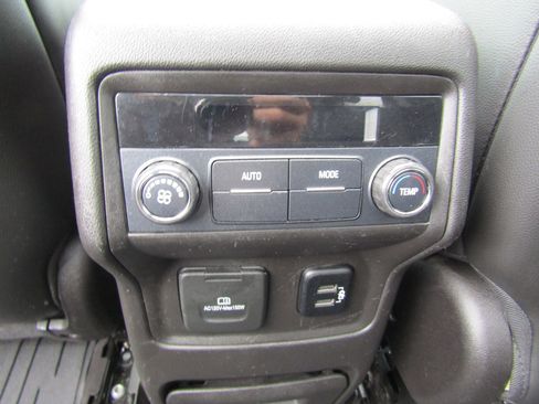 Used 2018 GMC Acadia SLT image 17