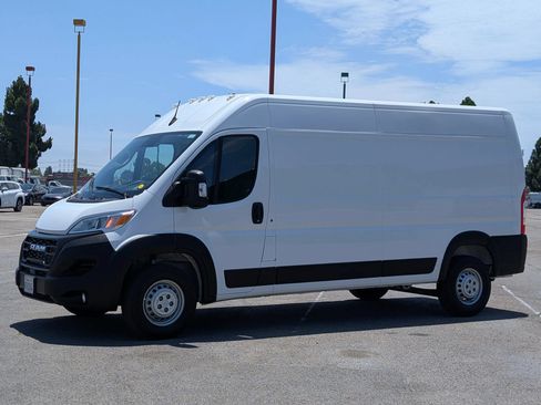 Used 2026 RAM ProMaster 2500 w/ Convenience Group FWD image 3
