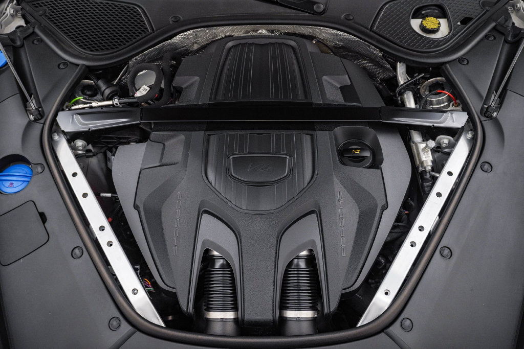 Certified 2026 Porsche Panamera 4 AWD/4WD image 30