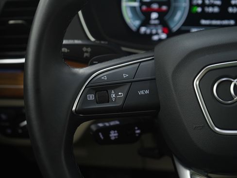 Used 2023 Audi Q5 e Prestige w/ Prestige Package image 29