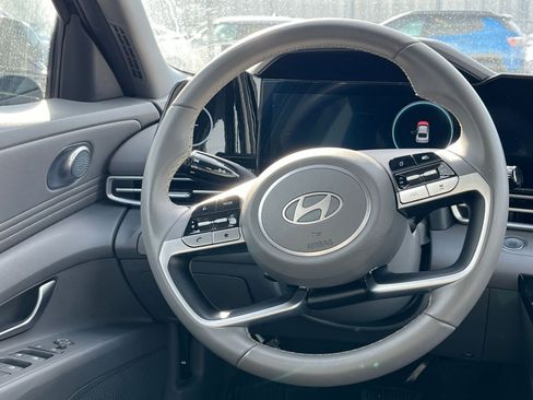 Used 2025 Hyundai Elantra SEL image 27