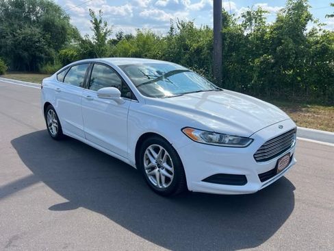 Used 2015 Ford Fusion SE FWD image 3
