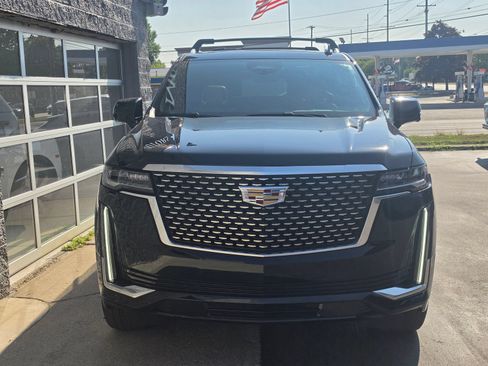 Used 2023 Cadillac Escalade Premium Luxury AWD/4WD image 2