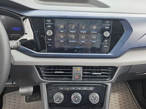 Used 2023 Volkswagen Taos SE w/ Panoramic Sunroof Package FWD image 18