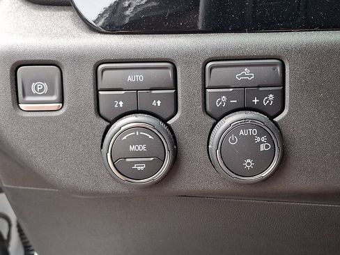 Used 2023 Chevrolet Silverado 1500 LT AWD/4WD image 25