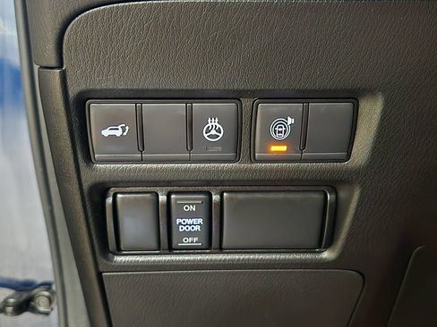 Used 2023 Nissan Armada Platinum w/ Captain's Chairs Package RWD image 43