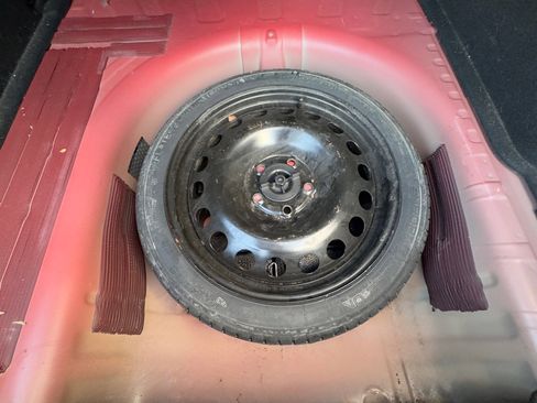 Used 2017 Chevrolet Sonic LT image 13