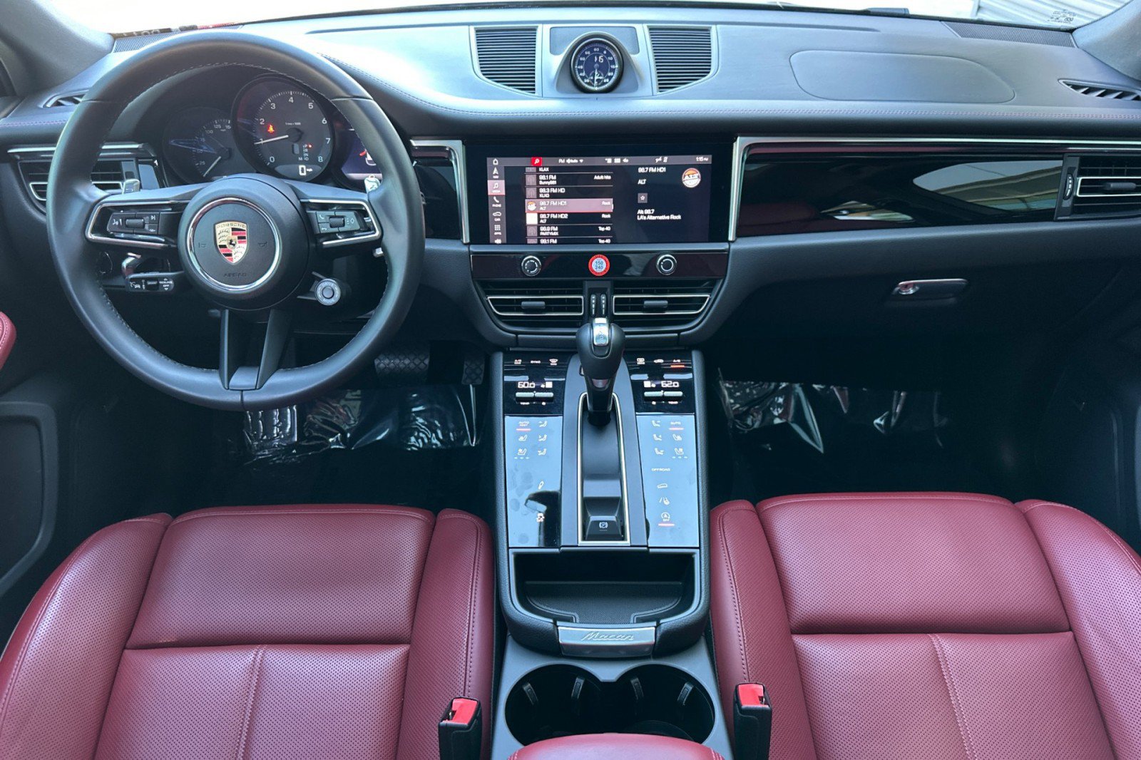 Certified 2024 Porsche Macan AWD/4WD image 6