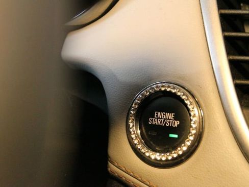 Used 2021 Chevrolet Trax LT w/ Driver Confidence Package AWD/4WD image 22