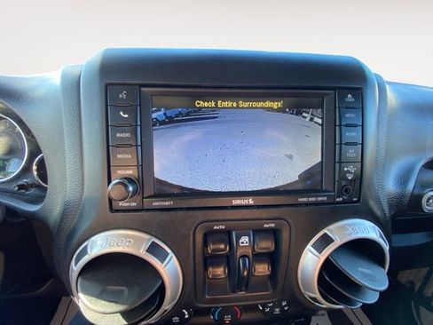 Used 2017 Jeep Wrangler Unlimited Rubicon w/ Cold Weather Group image 26