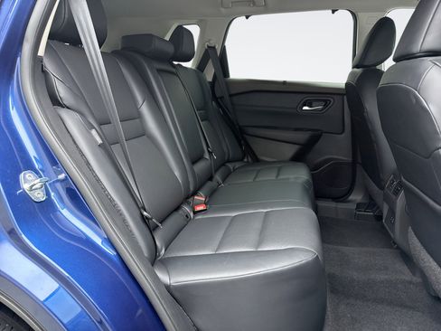 Used 2023 Nissan Rogue SV w/ SV Premium B Package image 18