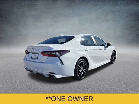 Used 2024 Toyota Camry SE image 4