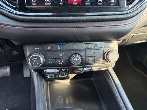 Used 2024 Dodge Durango GT image 27