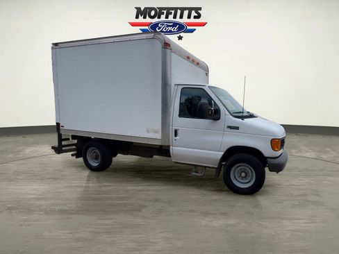 Used 2005 Ford E-350 and Econoline 350 Super Duty image 6