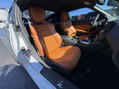 Used 2009 Nissan 370Z Touring RWD image 8
