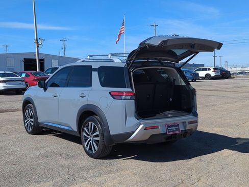 Used 2023 Nissan Pathfinder Platinum image 7