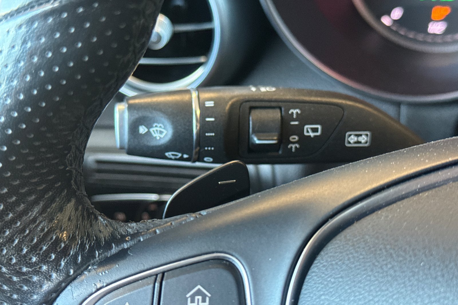 Used 2018 Mercedes-Benz GLC 350e 4MATIC image 35