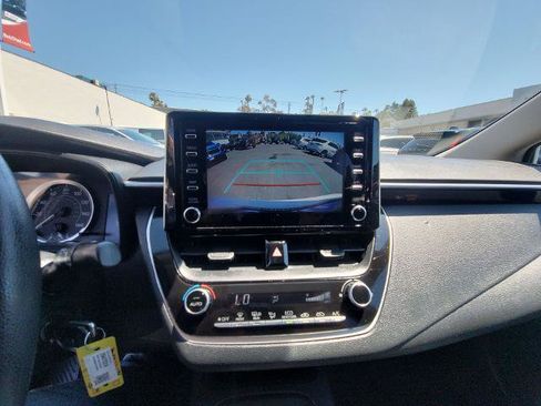 Used 2020 Toyota Corolla LE FWD image 14