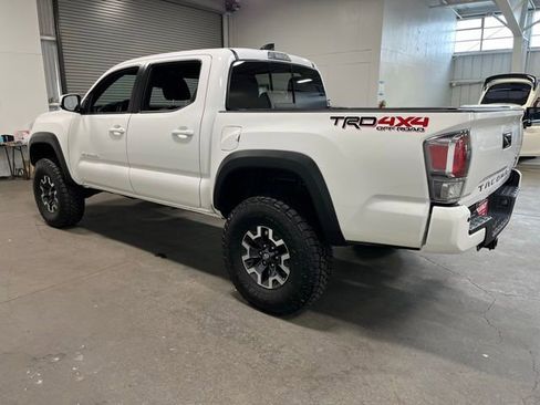 Used 2023 Toyota Tacoma TRD Off-Road w/ Technology Package AWD/4WD image 5
