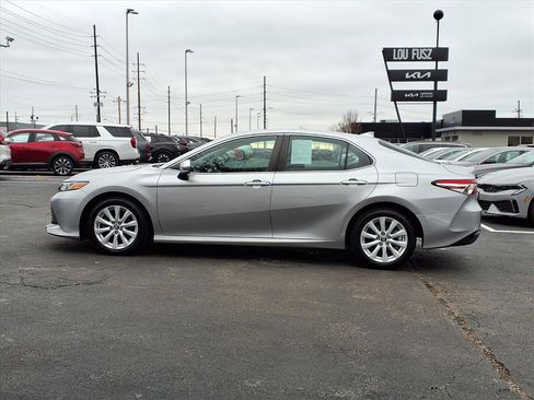Used 2019 Toyota Camry LE image 24