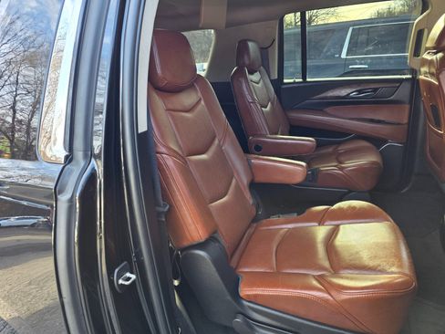 Used 2015 Cadillac Escalade ESV Premium image 19