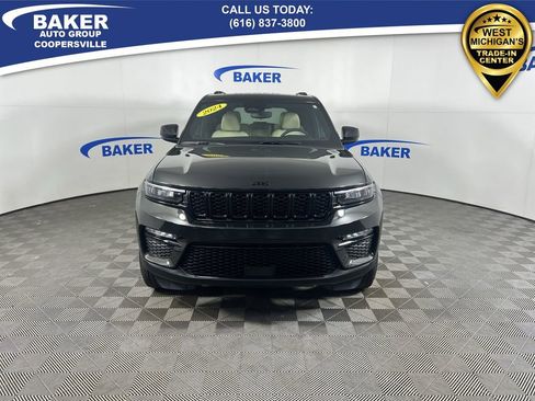 Used 2024 Jeep Grand Cherokee Limited w/ Black Appearance Package image 3