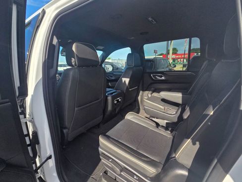 Used 2023 GMC Yukon XL SLT AWD/4WD image 12