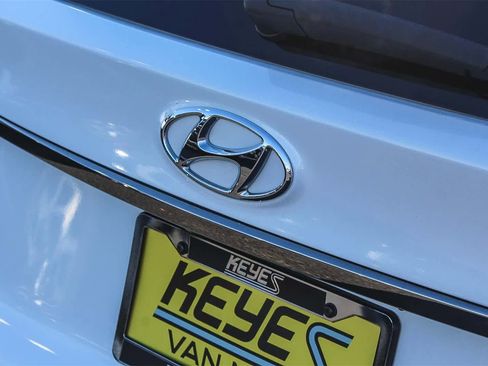 Used 2020 Hyundai Santa Fe Limited image 11