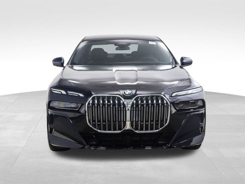 New 2026 BMW 740i xDrive w/ Premium Package image 8