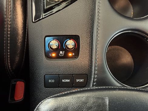 Used 2016 Toyota Avalon Limited image 36