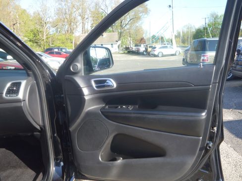 Used 2015 Jeep Grand Cherokee Altitude image 25