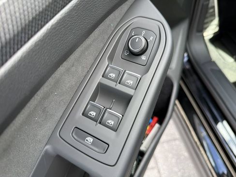 New 2026 Volkswagen GTI SE FWD image 17