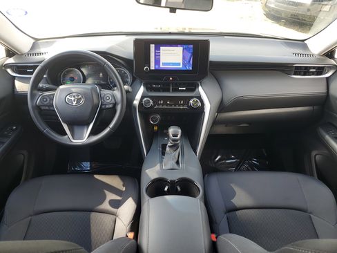 Used 2024 Toyota Venza LE image 19