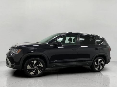 Used 2025 Volkswagen Taos SE image 8