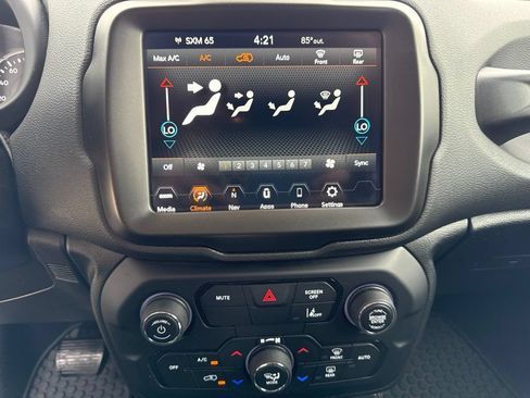 Used 2023 Jeep Renegade Altitude AWD/4WD image 27