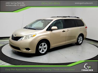 Used 2013 Toyota Sienna LE w/ Towing Pkg