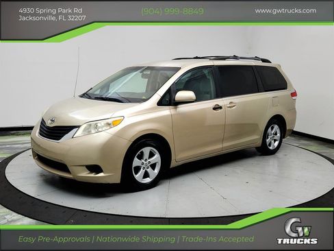 Used 2013 Toyota Sienna LE w/ Towing Pkg FWD image 1