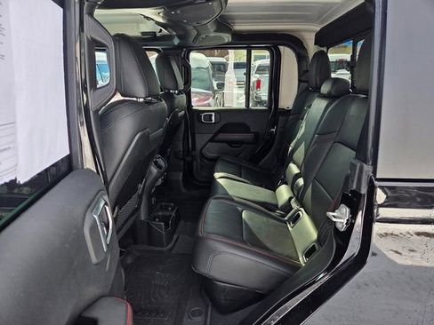 Used 2024 Jeep Gladiator Rubicon w/ Technology Group image 13