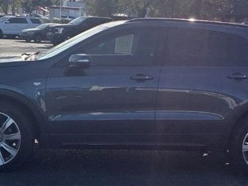 Used 2021 Cadillac XT4 Sport image 2