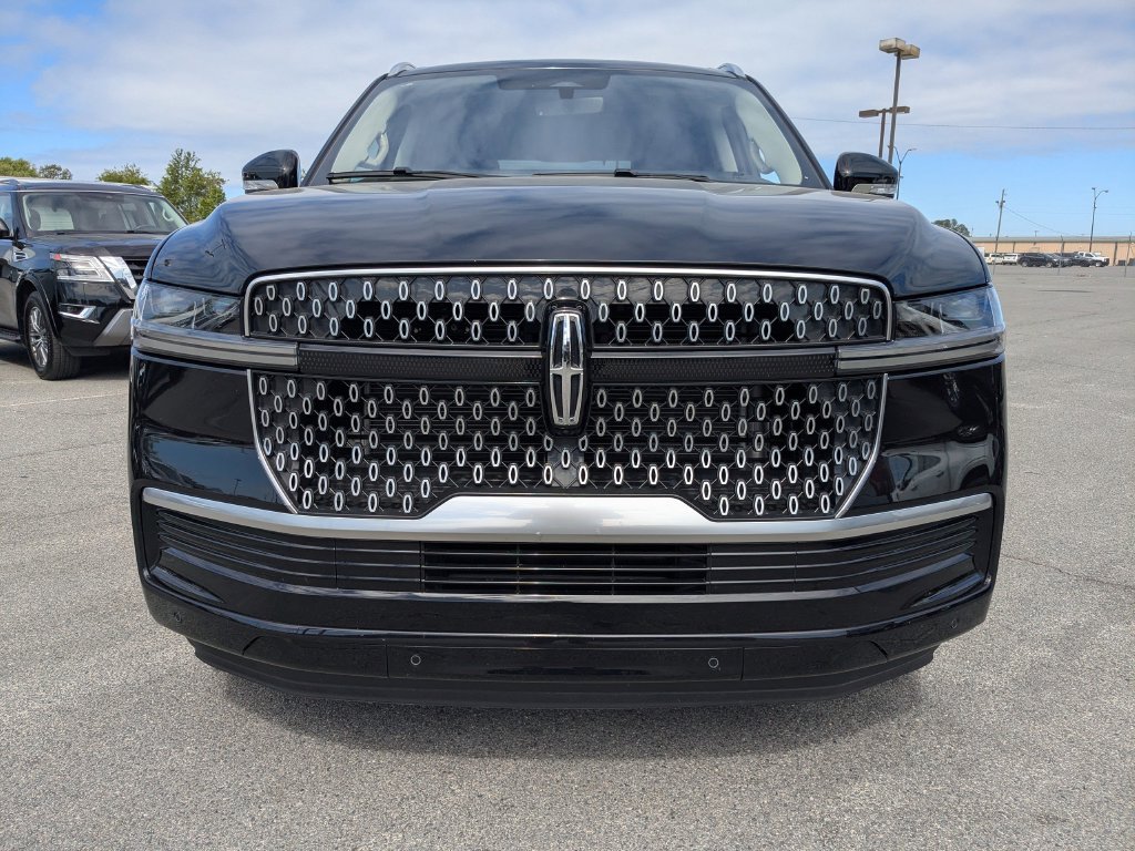 Used 2025 Lincoln Navigator Reserve AWD/4WD image 9