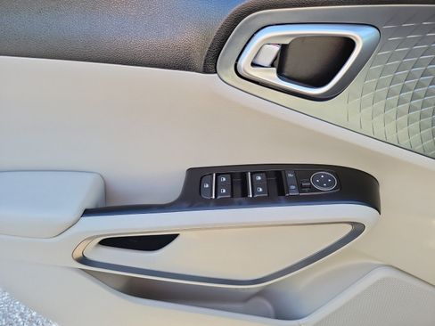 Certified 2024 Kia Soul EX FWD image 17