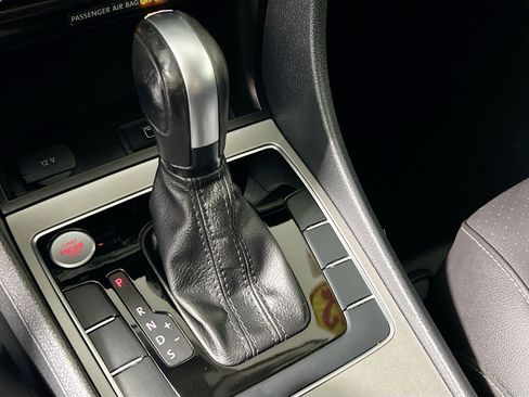 Used 2022 Volkswagen Passat 2.0T SE image 23