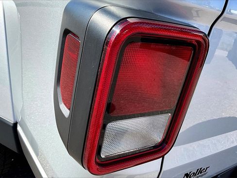 Used 2022 Jeep Gladiator Sport image 30