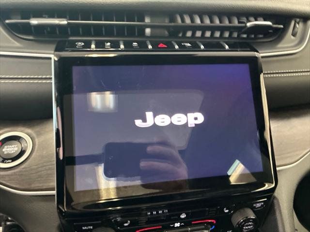 Certified 2024 Jeep Grand Cherokee Limited AWD/4WD image 32