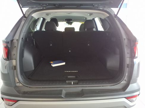 Certified 2025 Hyundai Tucson SE FWD image 17