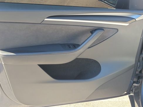 Used 2023 Tesla Model Y Long Range AWD/4WD image 18